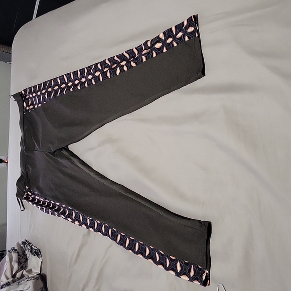 Geo Print Tank Top & Leggings - Picture 2 of 3